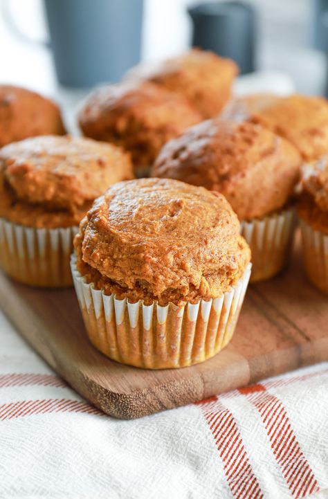 Bakery Style Pumpkin Muffins - A Kitchen Addiction Pumpkin Muffins Whole Can Of Pumpkin, Pumpkin Buttermilk Muffins, Pumpkin Muffins Bakery Style, Pumpkin Muffins With Raisins, Pumpkin Date Muffins, Muffin Monday, Homemade Pumpkin Muffins, Best Pumpkin Muffins, Muffins Pumpkin