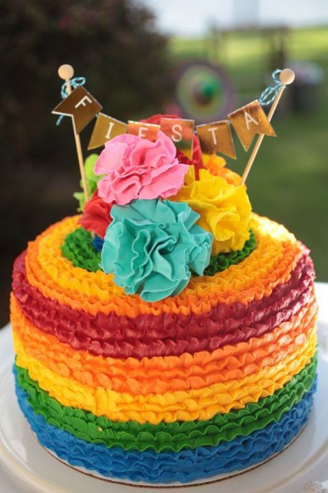 Such a cute little fiesta cake- See more fiesta ideas on B. Lovely Events Mexican Birthday Parties, Fiesta Cake, Mexican Fiesta Party, Fiesta Birthday Party, Mexican Birthday, Fiesta Theme Party, Mexican Party Theme, Fiesta Theme, Fiesta Birthday