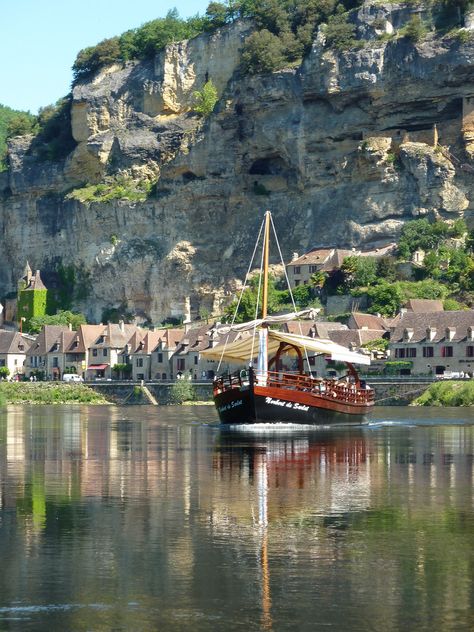 "house_20100604_D_055638" by Steven House on Flickr ~ On the Dordogne from Montfort to Beynac Destination Wedding Spain, Dordogne France, Destination Wedding Italy, European Cities, Destination Wedding Inspiration, Chateau France, Limousin, Travel Goals, France Travel