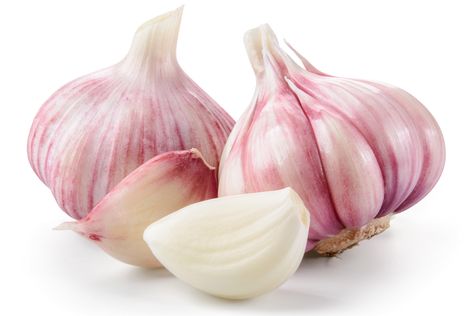 GARLIC is a great way to add flavour to a meal, from pasta dishes to curries or soups. But when you’ve rushed home from work to get dinner on the table, who wants the hassle of faffing about … Low Thyroid Remedies, Cleanse Your Liver, Getting Rid Of Dandruff, Fat Flush, Garlic Bulb, Natural Cleanser, Cleanse Recipes, Liver Detox, Liver Health