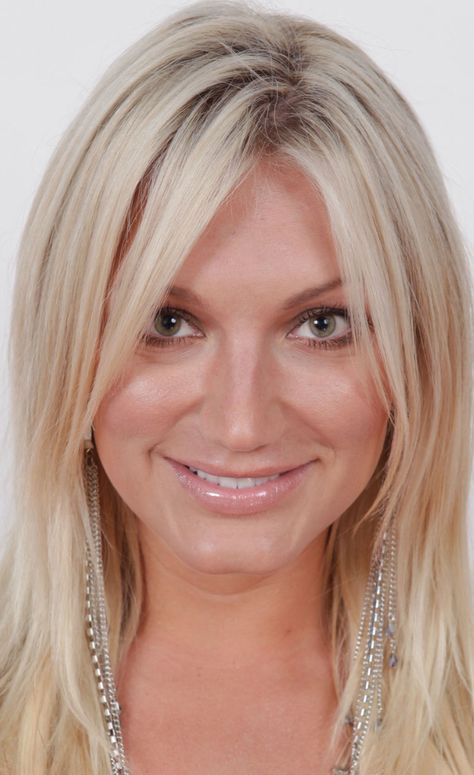 Brooke Hogan Brooke Hogan 2000s, Slash Meegan Hodges, Linda Hogan, Navajo Hogan, The Hogan Family, Brooke Hogan, Hairstyles, Celebrities, Pins