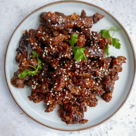 Simple & delicious crispy chilli beef recipe - Cook Simply Chilli Beef Recipe, Marmalade Chicken, Chinese Beef Recipes, Crispy Chilli Beef, Quick Beef Recipes, Crispy Fried Chicken Wings, Beef Chilli, Beef Chow Mein, Garlic Chicken Stir Fry