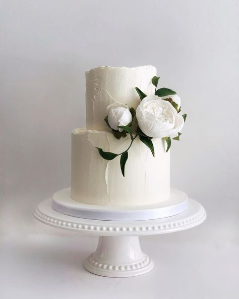 Vintage Pasta, Flower Cake Design, Textured Wedding Cakes, 2 Tier Wedding Cakes, Soul Cake, Floral Wedding Cake, Spring Cake, Buttercream Wedding Cake, Gorgeous Wedding Cake