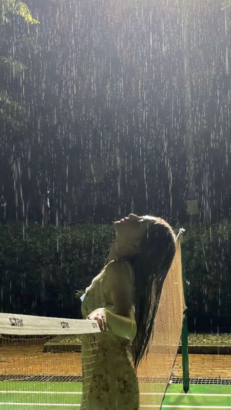 Girl In Rain Aesthetic, Girl In Rain, Rain Photo, Rainy Day Aesthetic, I Love Rain, Under The Rain, Love Rain, Body Balance, Meal Recipes