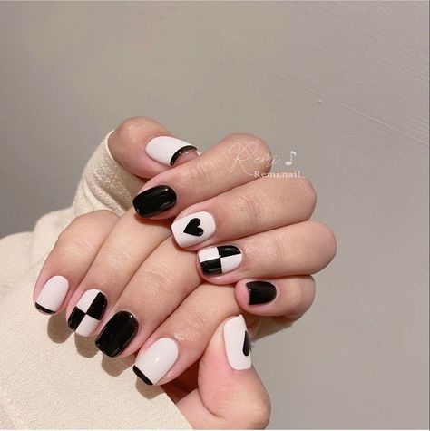 Edgy Gel Nails, Short Nails Ideas Aesthetic, Minimal Nail Art Simple, Long Nails Art, Punk Nail Art, Nail Inspo Acrylic, Nails Model, Membentuk Alis, Minimal Nails Art