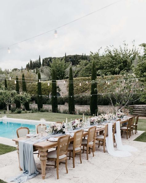 An Under The Tuscan Sun Style Wedding | Rustic Italian Wedding Table Setting Backyard Tuscan Wedding, Romantic Settings, Sun Wedding, Rustic Italian Wedding, Tuscan Inspired Wedding, Italian Wedding Venues, Wedding Pool Party, Wedding Ambiance, Pool Wedding