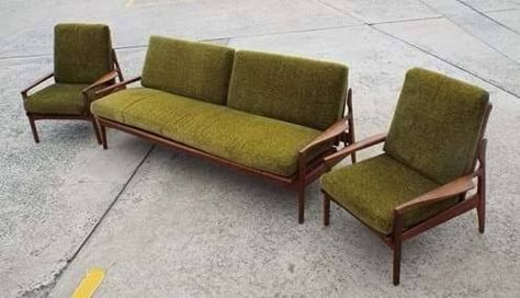 Mcm Sofa, Mcm Chair, Wooden Couch, Vintage Lounge, Furniture Design Chair, Design Chair, Mid Century Sofa, Lounge Design, Selling Furniture