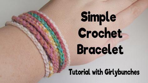 Diy Crochet Bracelet, Crochet Bracelet Tutorial, Crochet Bracelet Pattern, Bracelet Crochet, Crochet Beaded Bracelets, Crochet Jewelry Patterns, Friendship Bracelets Tutorial, Trending Bracelets, Simple Crochet