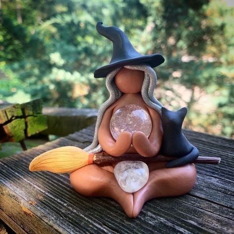 Witchy Clay Projects, Ceramics With Crystals, Air Dry Clay With Crystals, Clay Crafts Witchy, Witchy Clay Crafts Diy, Air Dry Clay Witchy Projects, Polymer Clay Crystal Holder, Witchy Air Dry Clay Crafts, Clay Witchy Crafts