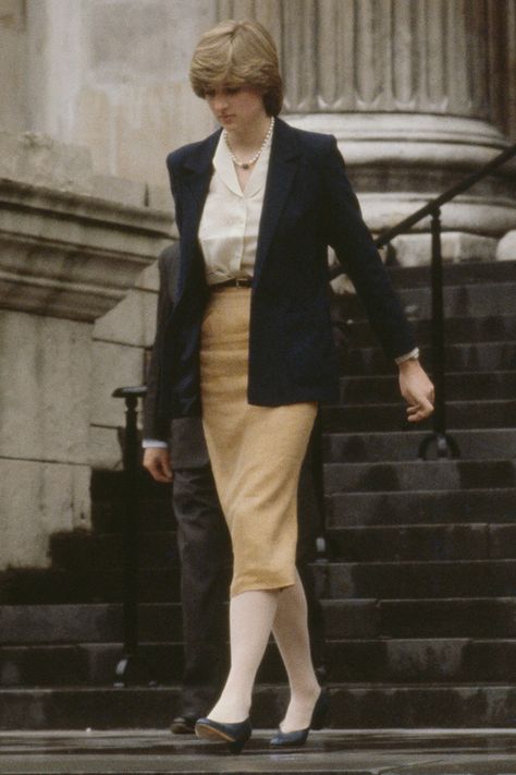 Royal Blue Skirts, High Collar Shirts, Green Tights, Princess Diana Fashion, Polo Outfit, Princess Diana Family, Princess Diana Photos, Princess Diana Pictures, Princes Diana