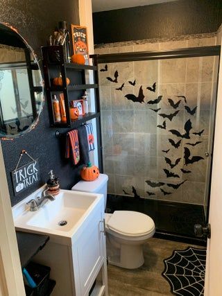 Halloween Decorations Restroom, Halloween Theme Bathroom, Small Bathroom Halloween Decor, Spooky Bathroom Decorating Ideas, Halloween Decor For Bathroom, Ghost Bathroom Decor, Halloween Bathroom Decor Ideas, Halloween Restroom Decor, Hocus Pocus Bathroom