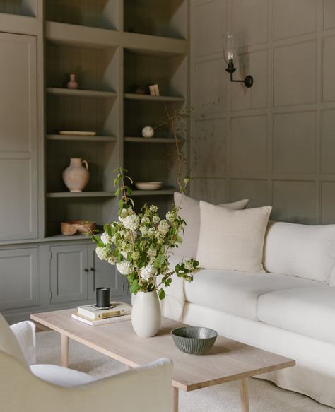 Living Room Millwork, Amber Interiors Bookshelves, Jenni Kayne Lake House, Jennie Kayne Home, Jenni Kayne Home Architectural Digest, Bria Murphy, Amber Interiors Kelby Sofa, Rustic Livingroom, Modern English Country