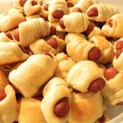 Pigs in a Blanket - Allrecipes.com Party Snacks For Adults Appetizers, Summer Bbq Recipes, Mini Hamburgers, Appetizers For Kids, Pigs In A Blanket, Kids Party Food, Food For A Crowd, Bbq Recipes, Party Snacks