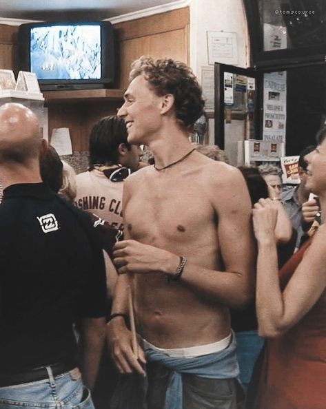 Young Tom Hiddleston, Tom Hiddleston Shirtless, Red Lollipop, Thor X Loki, Matching Outfits Best Friend, Thomas William Hiddleston, Lifelong Friends, College Town, Man Thing Marvel