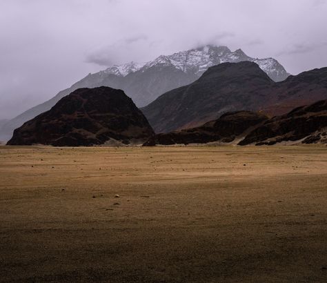 Desert tourism has quickly become a popular departure option for those looking for a chance to relocate. As it turns out, the desert is a gigantic plot to melt out and devour the sunshine during the frosty winter months. Let’s experience the chilly breeze in the immense desert of Pakistan known as the Sarfaranga Desert, [...] The post Sarfaranga Desert first appeared on Secret World. Field And Mountains, Cold Desert, Jungle Images, View Of Nature, Cold Deserts, Skardu Pakistan, Honeymoon Tour, Family Tour, Grass Field