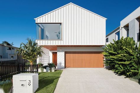 Colour Bond Exterior Cladding, Colourbond Cladding House Exterior, Colorbond Wall Cladding, Colourbond Surfmist Exterior, James Hardie Cladding Australia, Steel Cladding House Exterior, Surfmist Colourbond, Colourbond House Exterior, Surfmist Exterior Colour Schemes