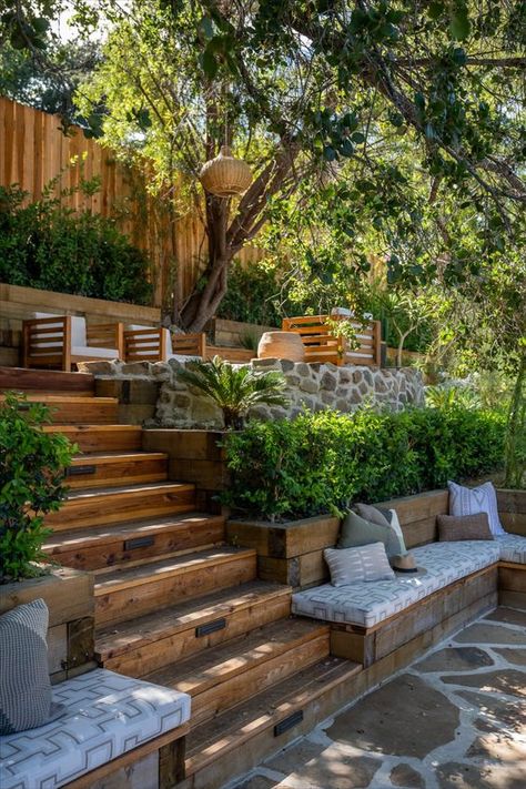 Backyard Hillside Landscaping Ideas, Steep Garden Ideas, Steep Backyard, Hill Landscape, Sloped Backyard Landscaping, Terraced Backyard, Sloped Yard, Hillside Garden, Sloped Backyard