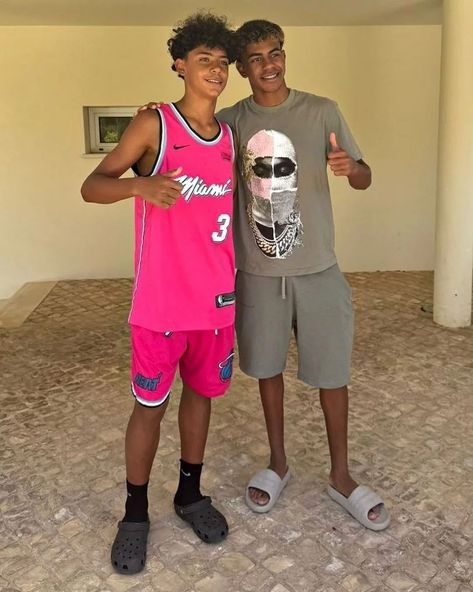 🚨Cristiano Jr. with Lamine Yamal Chris Jr, Cristiano Ronaldo Jr, Gangsta Rapper, Cris Jr, Handsome Football Players, Ronaldo Jr, Cristiano Jr, Cr7 Jr, Cristiano Ronaldo Junior