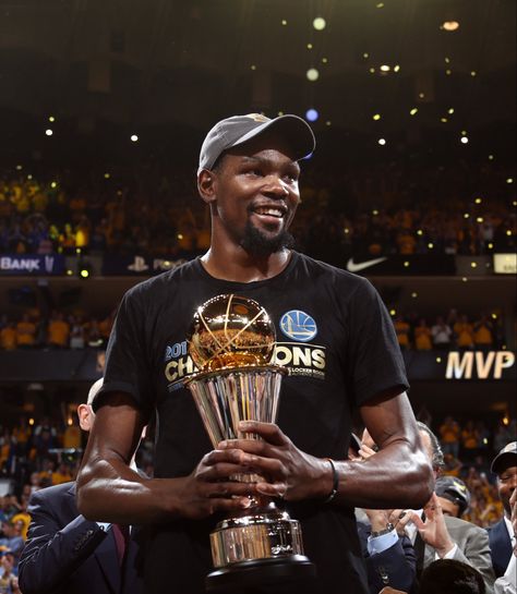 Lebron James Aesthetic, Nba Kevin Durant, James Aesthetic, Kevin Durant Wallpapers, Mvp Trophy, Legendary Pictures, Bill Russell, Nba Basketball Art, Nba Mvp