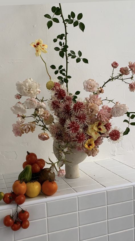 Maximalist Flowers, Home Foyer, Funky Florals, Vintage Flower Arrangements, Italian Flowers, Dark Wedding, Dark Flowers, Wedding Flower Inspiration, Vase Arrangements