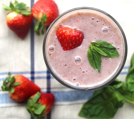 Summer smoothie recipe (strawberries, basil, chia seeds) ---MUST MAKE-- Smoothie Recipes Oatmeal, Filling Breakfast Smoothie, Basil Smoothie, Protein Breakfast Smoothie, Chocolate Peanut Butter Smoothie, Smoothie Recipes Strawberry, Strawberry Basil, Healthy Protein Snacks, Oat Smoothie