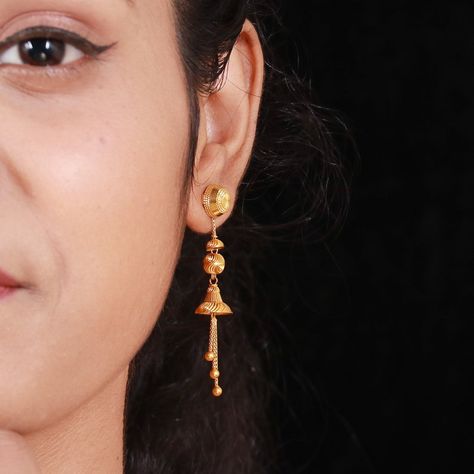 Sui Dhaga Gold Earrings Design, Long Chain Earrings Gold, Sui Dhaga, Chain Earrings Gold, 22k Gold Earrings, Crown Tattoo Design, 22k Gold Ring, Black Beads Mangalsutra, Long Chain Earrings