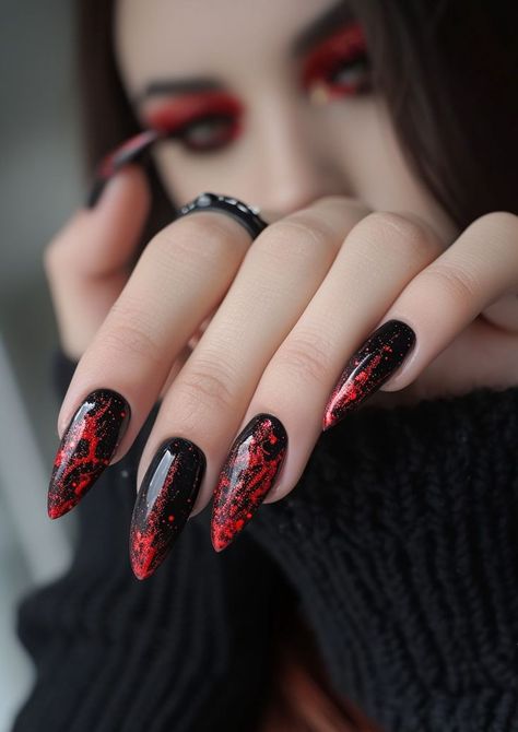 Valentine’s Day is traditionally associated with reds and pinks, but black Valentine’s nail designs offer a unique and edgy twist to the romantic theme. Black, often seen as a bold and mysterious color, can create an intriguing contrast with the typical Valentine’s motifs, offering a stylish and modern take on the love-filled holiday. Spooky Valentines Nails, Dark Valentines Day Nails, Red Black Nails, Edgy Nail Art, Boss Nails, Halloween Nail Ideas, Black Halloween Nails, Sassy Nails, Gothic Nails