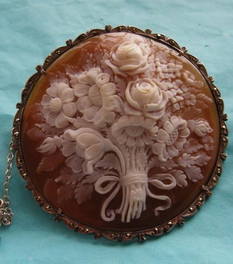 Victorian Cameo of a Bouquet of Flowers A Bouquet Of Flowers, Poly Clay, Hair Adornments, Cameo Jewelry, Vintage Cameo, Fashion Boho, Cameo Brooch, Bouquet Of Flowers, Victorian Jewelry