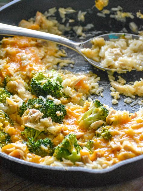 One Pot Cheesy Chicken Broccoli & Rice Chicken Broccoli Rice Skillet, Cheesy Chicken Broccoli Rice, Chicken Chop, Broccoli And Rice, Rich Recipes, The Girl Who Ate Everything, Chicken Broccoli Rice, Cheesy Chicken Broccoli, Rice Skillet