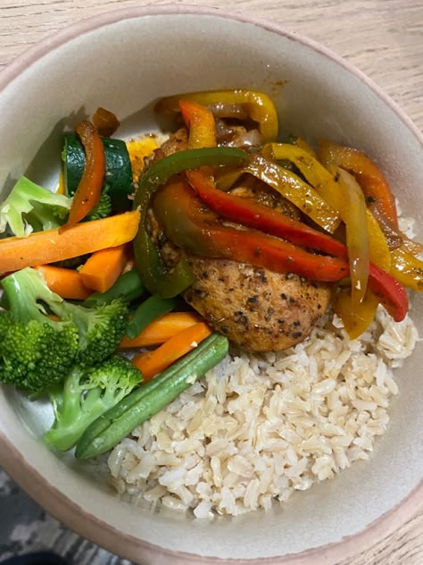 Brown rice, sauted chicken breast and veggies Healthy Meals With Brown Rice, Healthy Brown Rice Meals, Rice And Veggie Bowls, Brown Rice Meals, Sauted Chicken, Chicken Breast And Veggies, Brown Rice And Chicken, Chicken Rice And Veggies, Fluffy Brown Rice