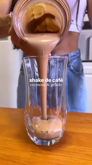 Chocolate Shake Snap, Shake Snap, Banana Milk Shake, Protein Shakes Recipes, Nutrition Drinks & Shakes, Healthy Shakes, Milk Shake, Clean Eating Tips, Hearty Breakfast