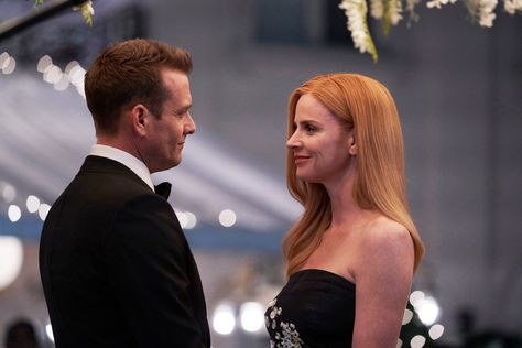 Suits Harvey And Donna, Suits Serie, Donna Harvey, Suits Tv Series, Donna Paulsen, Suits Harvey, Suits Quotes, Sarah Rafferty, Suits Tv Shows