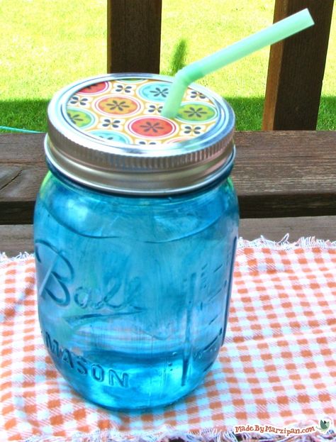 A method of staining glass that's waterproof, dishwasher safe, and non-toxic! But, I like the straw idea...we just started using mason jars as our drinking glasses and love it! Dye Mason Jars, Tinting Glass, Tinted Mason Jars, Painting Glass Jars, Ipod Touch Case, Mason Jar Projects, Painting Glass, Jar Diy, Jar Gifts