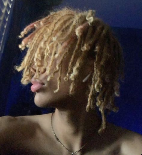 Blond Dreads Men Black, Dreadheads Aesthetic, Blonde Dreadheads, Ariescore Aesthetic, Curly Dreads Men, Dudes With Dreads, Blonde Dreads Men, Light Skin With Dreads, Dreadheads Boys