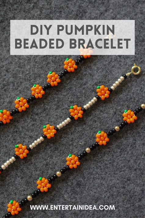 Tiny Beaded Bracelets Patterns, Beaded Stretchy Bracelet Ideas, Pumpkin Bead Pattern, Pumpkin Bead Bracelet, Halloween Beaded Bracelets Diy, Beaded Pumpkin Bracelet, Seed Bead Halloween Patterns, Halloween Seed Bead Necklace, Tiny Bead Crafts