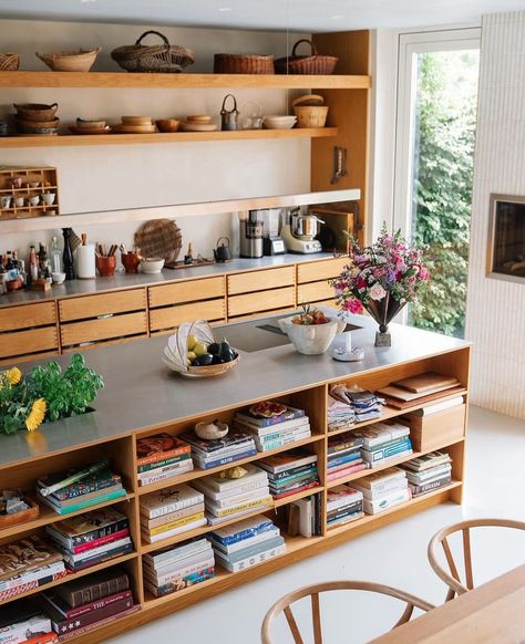 Cozy Kitchen Corner Ideas, Kitchen Island Open Shelves, Mixed Flooring Ideas, Dining Inspiration, Modernist House, Contemporary Kitchen Design, Apartment Kitchen, Contemporary Kitchen, Interior Furniture