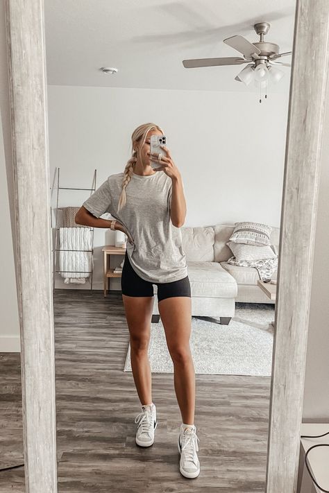 Oversized T Shirt And Shorts Outfit, Non Jean Shorts Outfits, Loose Fitting Gym Outfits, Womens Summer Athleisure Outfits, Socks And Runners Outfit, Shorts Outfits Sporty, Loose Gym Clothes Women, Cute Casual Comfy Outfits Summer, Mom Outfits Athleisure