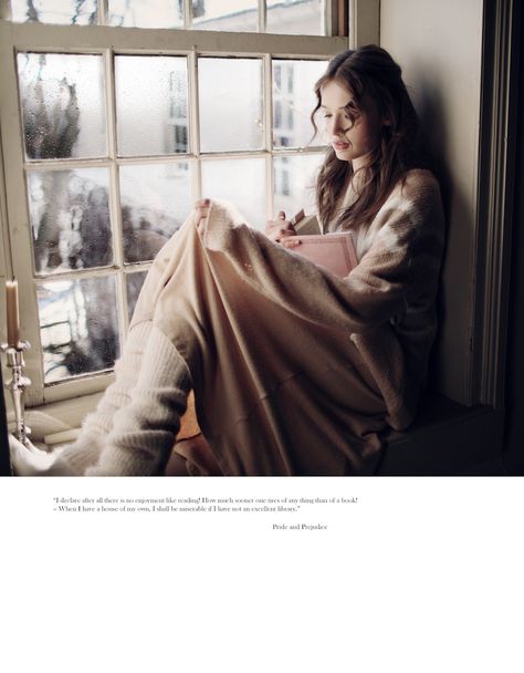 Fandom Characters, Tessa Gray, Travel Photography Inspiration, The Infernal Devices, Woman Reading, Winter Girls, Girl Reading, Cassandra Clare, Girls Characters