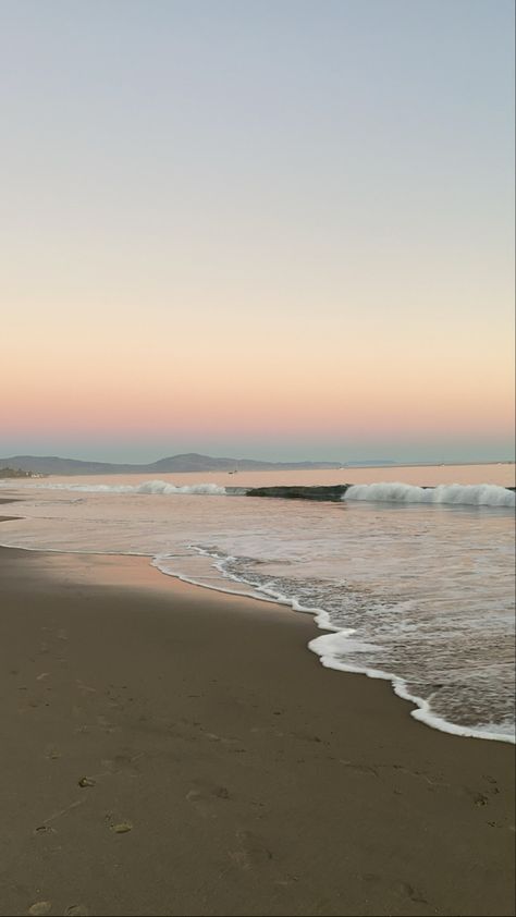 Butterfly Beach Santa Barbara, Santa Barbara Aesthetic, Santa Barbara House, East Coast Aesthetic, Beach Sunset Photography, Uc Santa Barbara, Santa Barbara Beach, Sunset Rose, California Summer