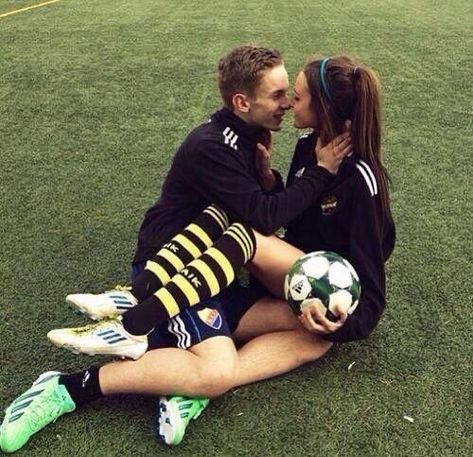 Soccer Relationships, Cute Soccer Couples, Couple Tumblr, Soccer Couples, Relationship Goals Tumblr, Football Couples, Sport Videos, Cheonan, Soccer Boyfriend