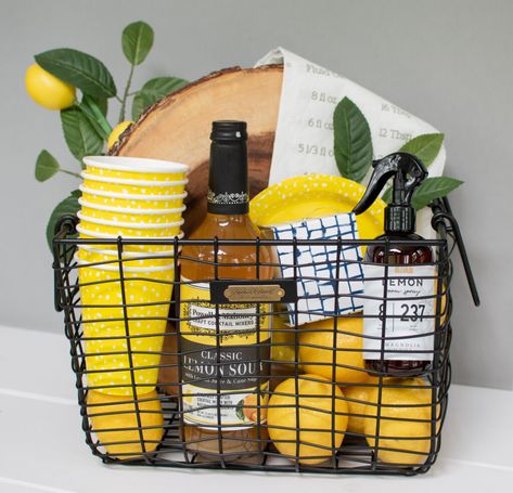 Lemonade Gift Basket Ideas, Citrus Gift Basket, Lemonade Basket Ideas, Lemon Drop Gift Basket, Summer Gift Box Ideas, Lemon Theme Gift Basket, Lemon Themed Gifts, Lemon Gifts Ideas, Honey Themed Gift Basket