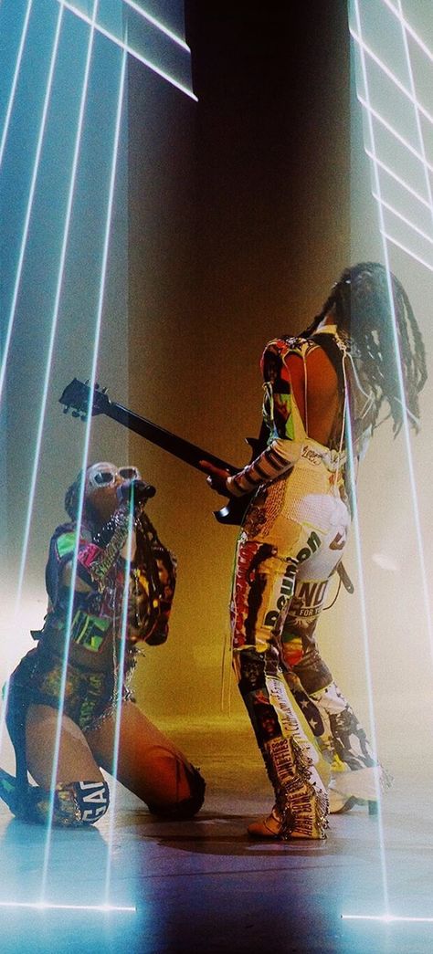 chloe x halle wallpapers lockscreen chloe and halle do it ungodly hour Chloe X Halle Poster, Ungodly Hour Aesthetic, Chloe X Halle Aesthetic Wallpaper, Chloe X Halle Wallpaper, Halle Wallpaper, Futuristic Fits, Chloe X Halle Aesthetic, Chloe X Halle Ungodly Hour, Haley Bailey