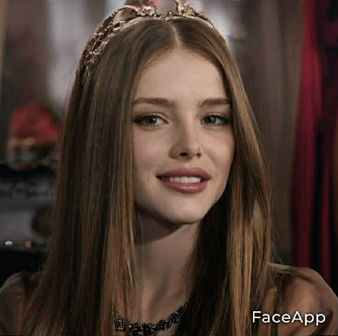 Princess Dr Shifting, Royal Makeup Looks Princess, Princess Face Claim, Brunette Princess, Face Claim Dr, Princess Face, Face App, Princess Beauty, Dr Face