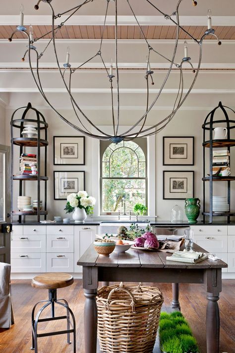 Kitchen Style Ideas, Kitchen And Dining Room Lighting, Best Kitchen Lighting, Statement Chandelier, French Kitchen Decor, Kitchen Design Pictures, Dining Table Lighting, Kitchen Chandelier, Eclectic Kitchen