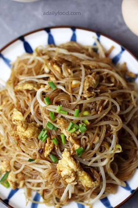 Mei Fun Noodles, Mei Fun Recipe, Chow Mei Fun, Chinese Rice Noodles, Egg Stir Fry, Mei Fun, Traditional Asian Dish, Chinese Noodle Recipes, Traditional Chinese Food