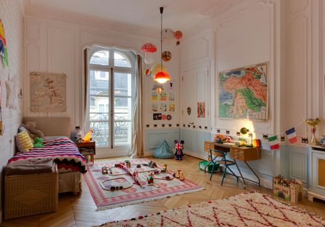 French Kids Room, Colorful Adult Bedroom, Cottagecore Kids Room, Wes Anderson Decor, Eclectic Kids Room, First Apartment Decorating, Kids Room Inspiration, Parisian Apartment, Kids Interior