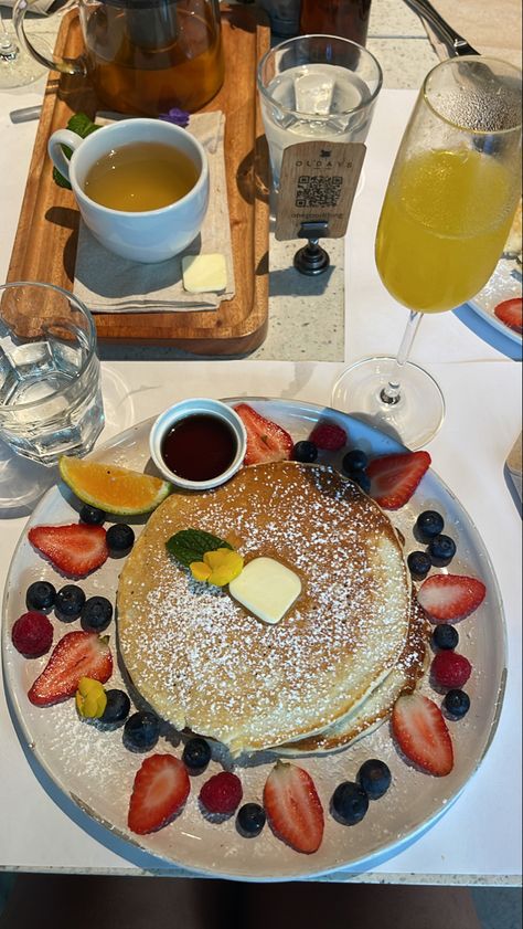 Miami Breakfast, Mimosa Breakfast, Brunch Miami, Dream Food, Girls Vacation, Mimosa, Breakfast Brunch, Breakfast Recipes, Pancakes