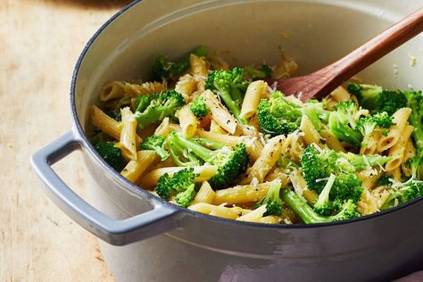 Broccoli With Pasta, Lemon Broccoli Pasta, Lemon Broccoli, Pasta With Broccoli, Broccoli Pasta Recipe, One Pot Vegetarian, Broccoli Pasta, Easy Weeknight Dinner, One Pot Pasta