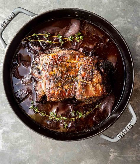 An easy toss-it-in-the-oven-and-forget-about-it sorta dish that’s still gonna make everyone ooh and aah at the dinner table for its tender, wine-imbued spectacularness. #pork #wine #braise #easyrecipes #entertaining Red Wine Pork Roast, Red Wine Braised Pork Shoulder, Braised Pork Roast, Yule Recipes, November Food, Pot Roasts, Braising Recipes, Braised Pork Shoulder, Red Wine Recipe