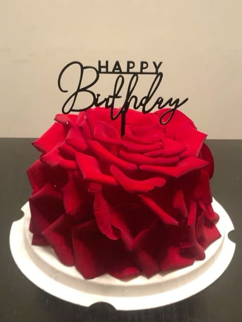 44 Cake Birthday, 43 Birthday Cake, Roses Birthday Party Ideas, Red Cake Aesthetic, Red Rose Birthday Cake, Red Roses Birthday, Red Rose Cake, Birthday Cake Roses, Rose Birthday